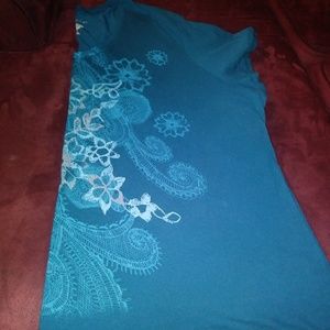 5x blue shirt w/ design